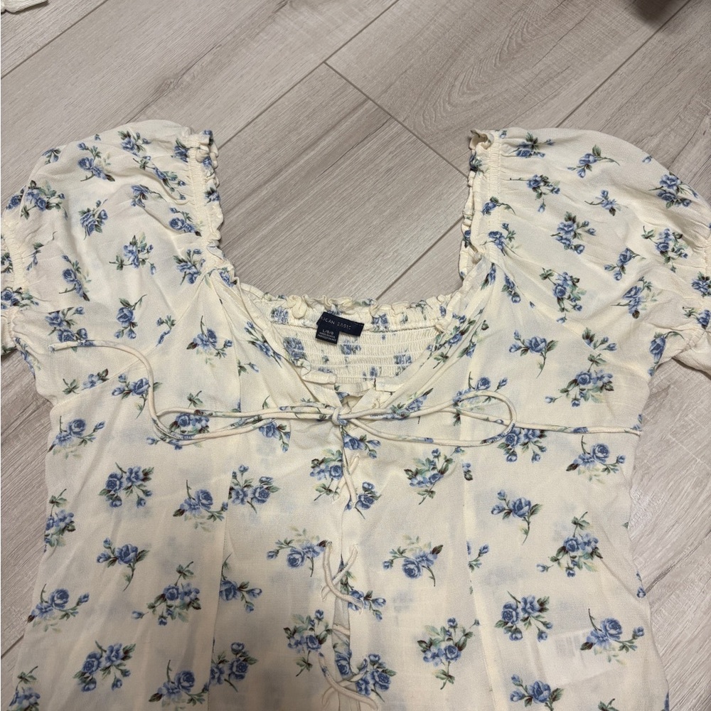 American Eagle Outfitters Cream Top with Blue Floral Pattern